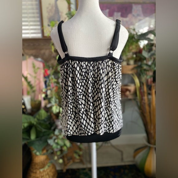 Avenue Bathing Suit Size 18 Black White with Padding Ruffle Layers Flattering - Picture 4 of 9